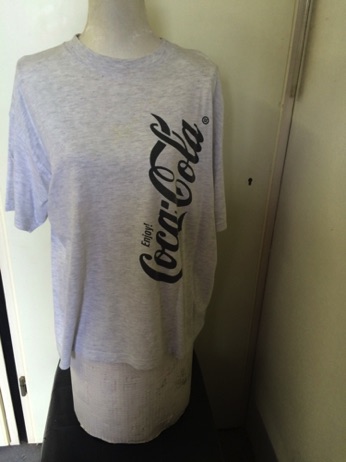 8426-1 € 5,00 coca cola T-shirt maat XL